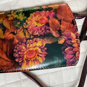 Patricia Nash small crossbody, has some scratches on back. 25.$